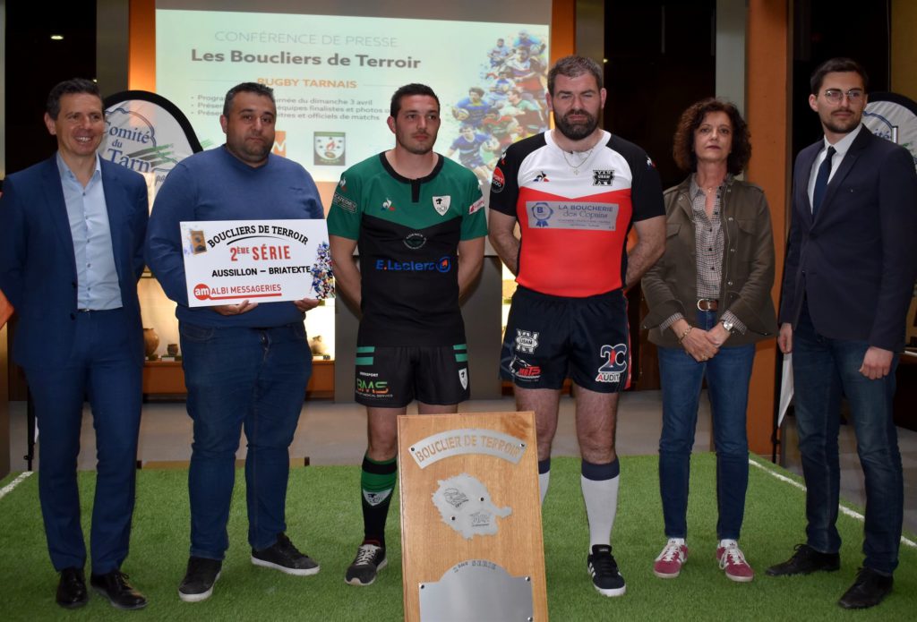 Finale 2e série : Briatexte - Aussillon Christophe Ramond, Sébastien Angles (Albi Messageries), Dimitri Paul (Sc Briatexte), Vincent Sicarol (USAM XV), Isabelle Espinoza, Marvin Benitez (Association des Arbitres de Rugby du Tarn)