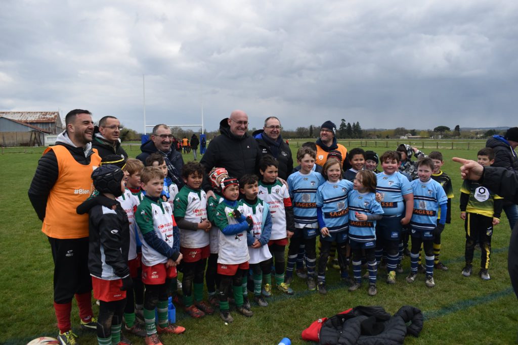 Séance photos avec les écoles de rugby. Ici, Saint-Juéry et l’Aviron Castrais.